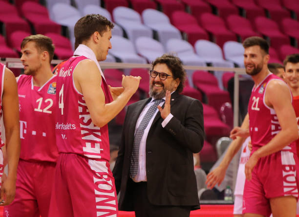 她的表现不 她的表现不