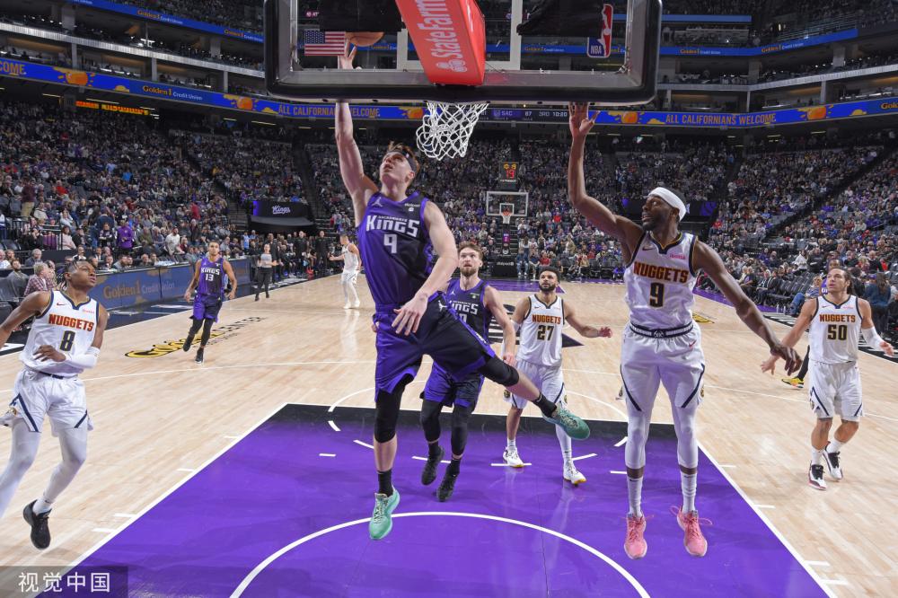 稳定地跻身 稳定地跻身