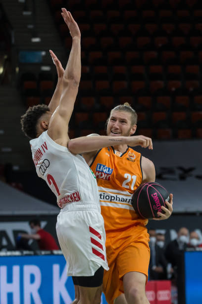 显得尤为突 显得尤为突